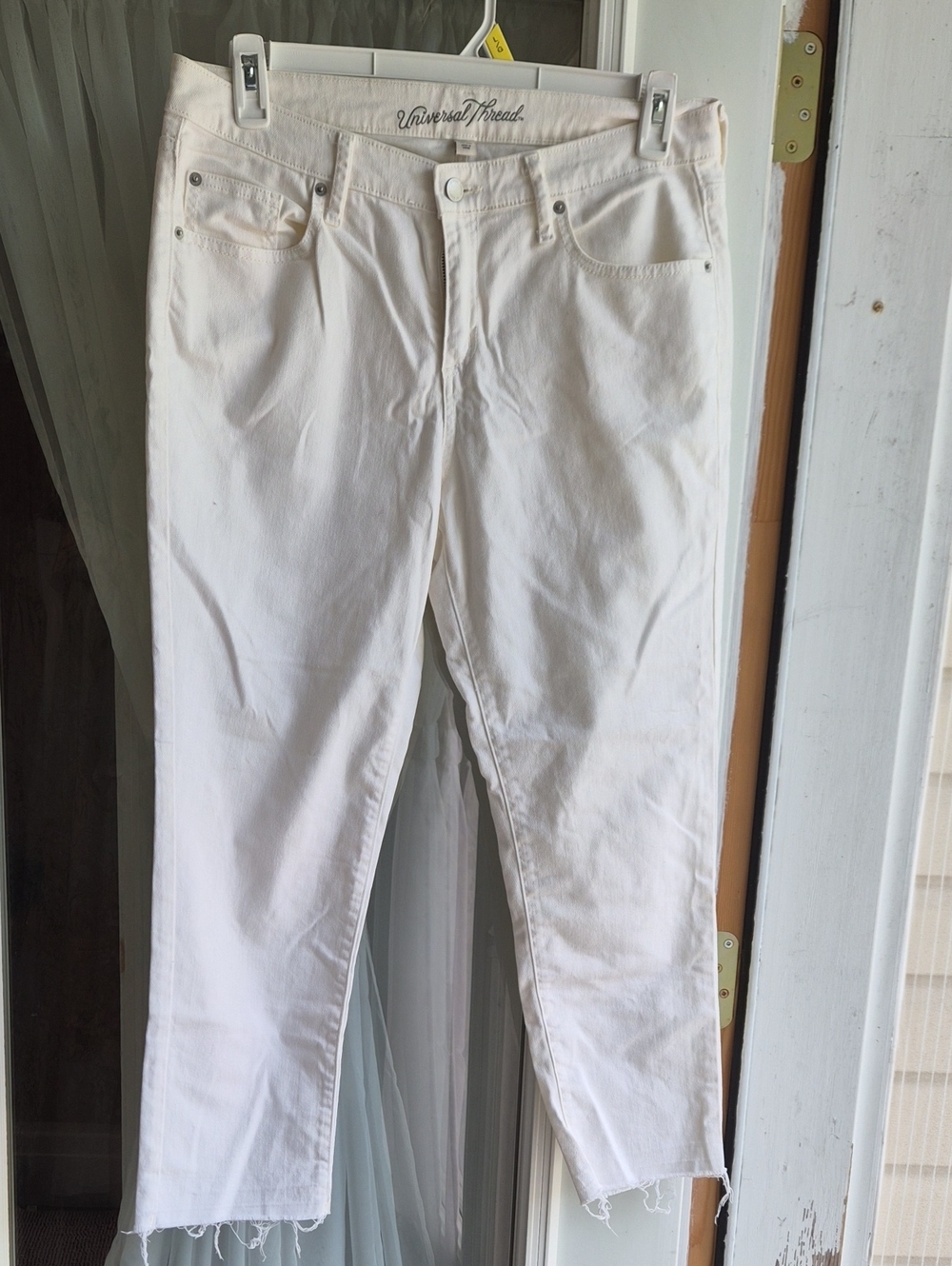 Universal Thread Off-White Cropped Boyfriend Jeans